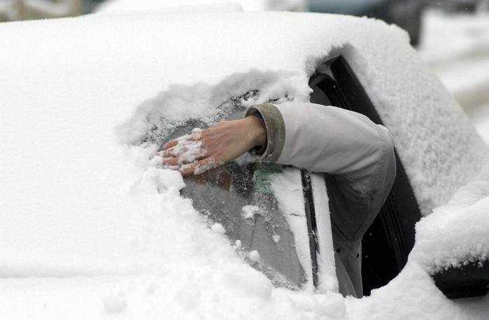 Как очистить авто от снега: лучшие способы