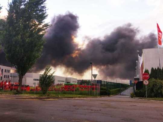 Под Киевом горит автомобильная заправка: появились первые фото и видео  пожара - «ФАКТИ»