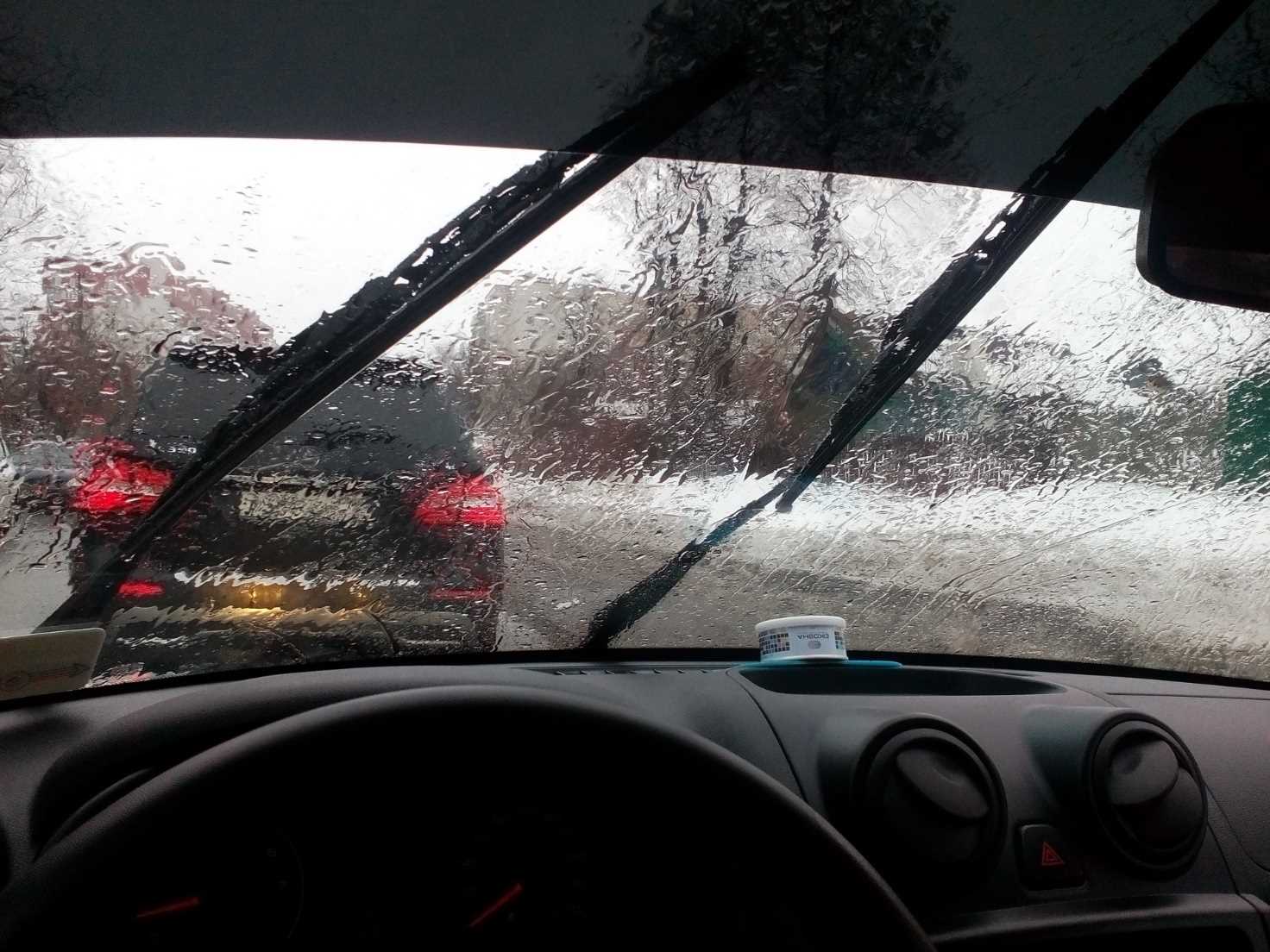 Как правильно ездить за рулем в дождливую погоду | Автоприбамбас.COM