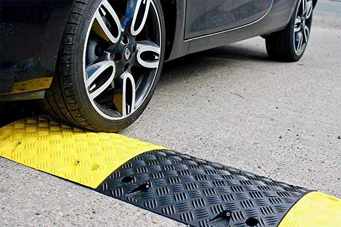 Speed Bump Kits - 10mph (5, 3.42 Meters): Amazon.co.uk: DIY & Tools