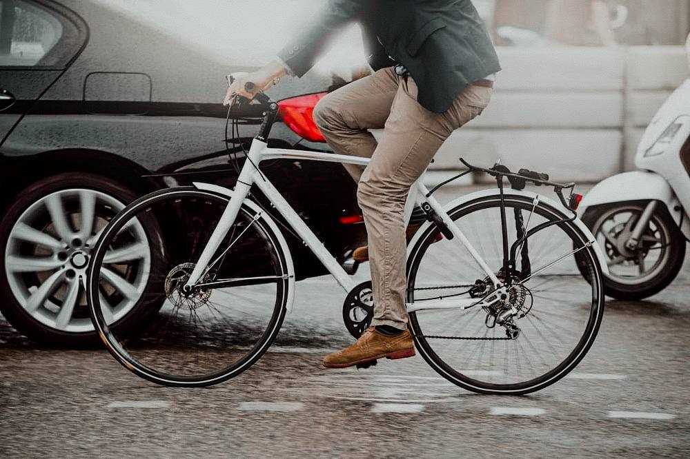Зображення, що містить велосипед, надворі, особа, їздить

Автоматично згенерований опис