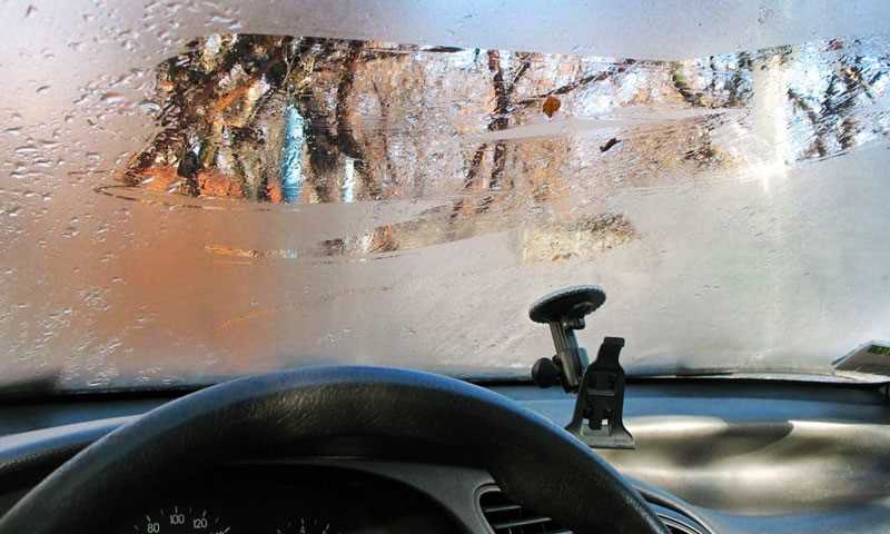 Почему потеют стекла в автомобиле - основные причины [что делать для  устранения]