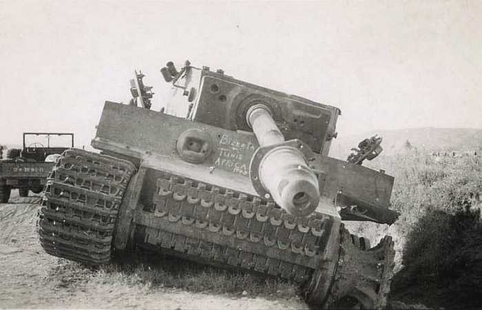 Чому у німецьких підбитих танків «Тигр» гармати спрямовані вниз