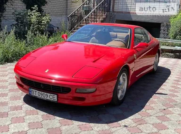 В Україні виявили рідкісний 20-річний суперкар Ferrari