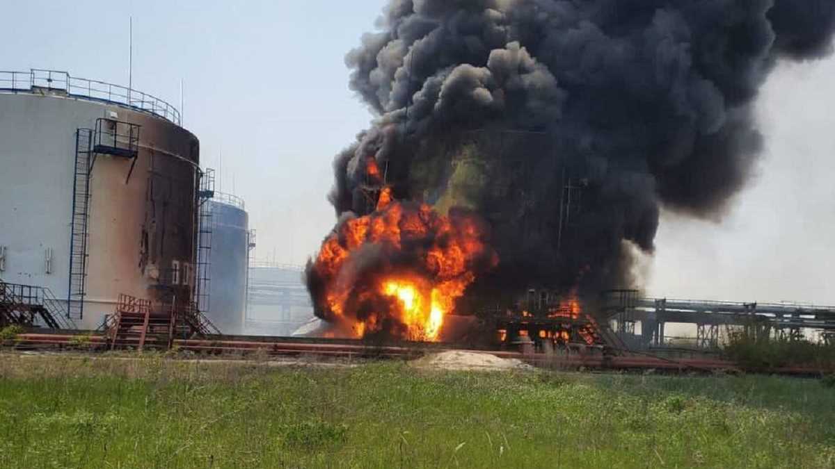 Росіяни обстріляли нафтопереробний завод у Лисичанську - ZAXID.NET
