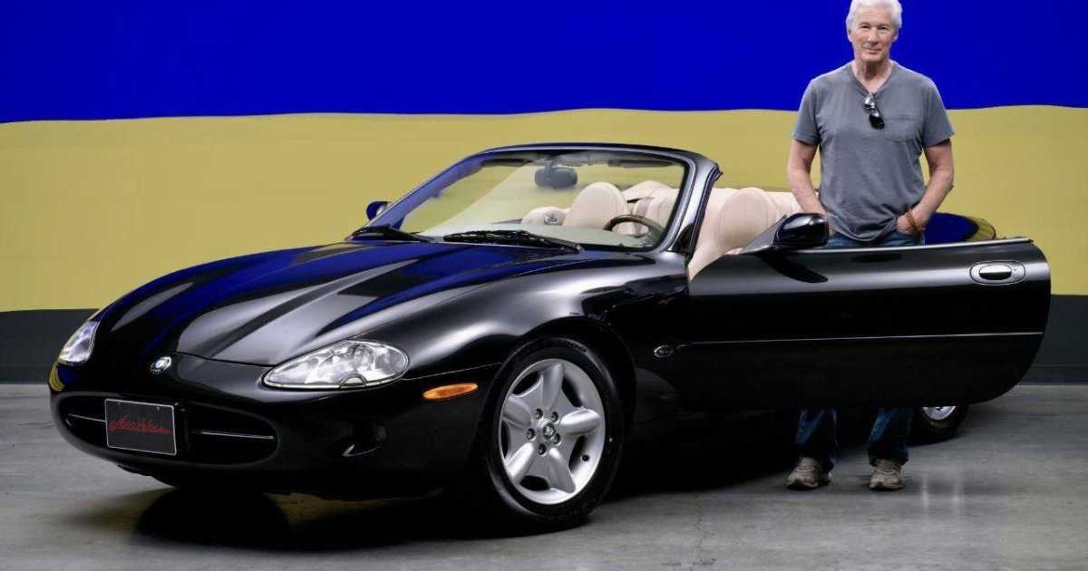 Річард Гір продає свій кабріолет Jaguar XK8 для допомоги українцям — Delo.ua