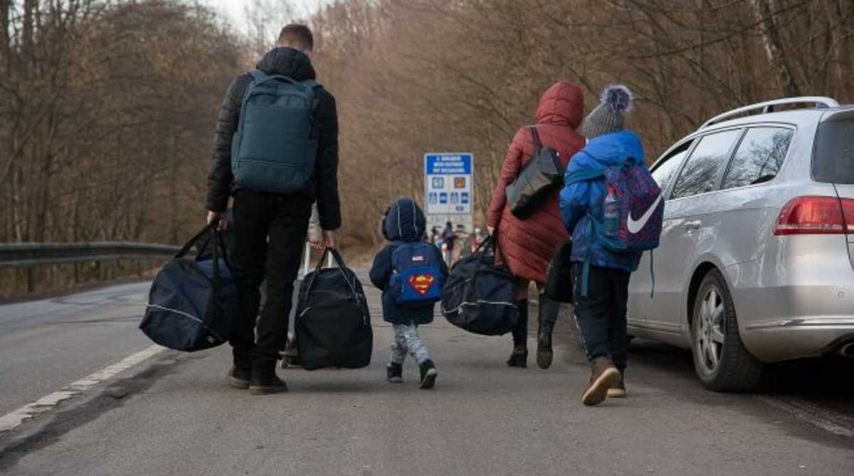 З'ясувалися умови, за яких чоловіки можуть виїхати з України » Слово і Діло