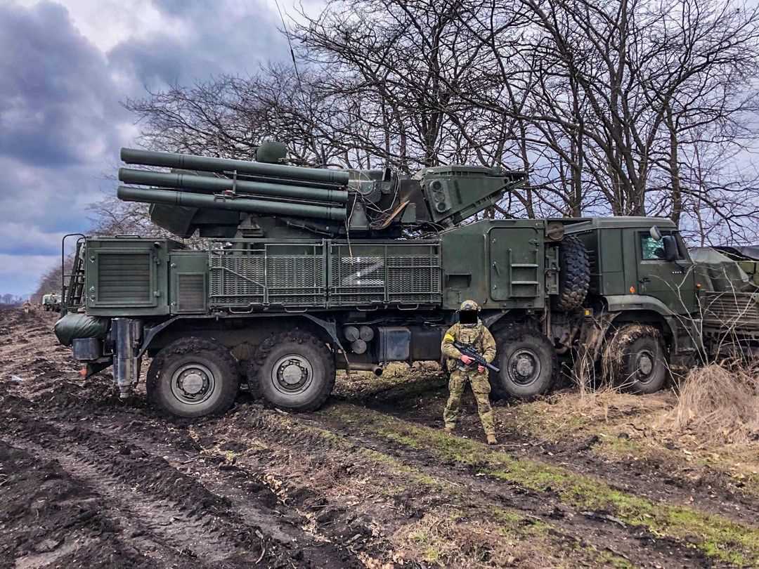 Українські військові захопили 10 ворожих танків та «Панцир-С1»