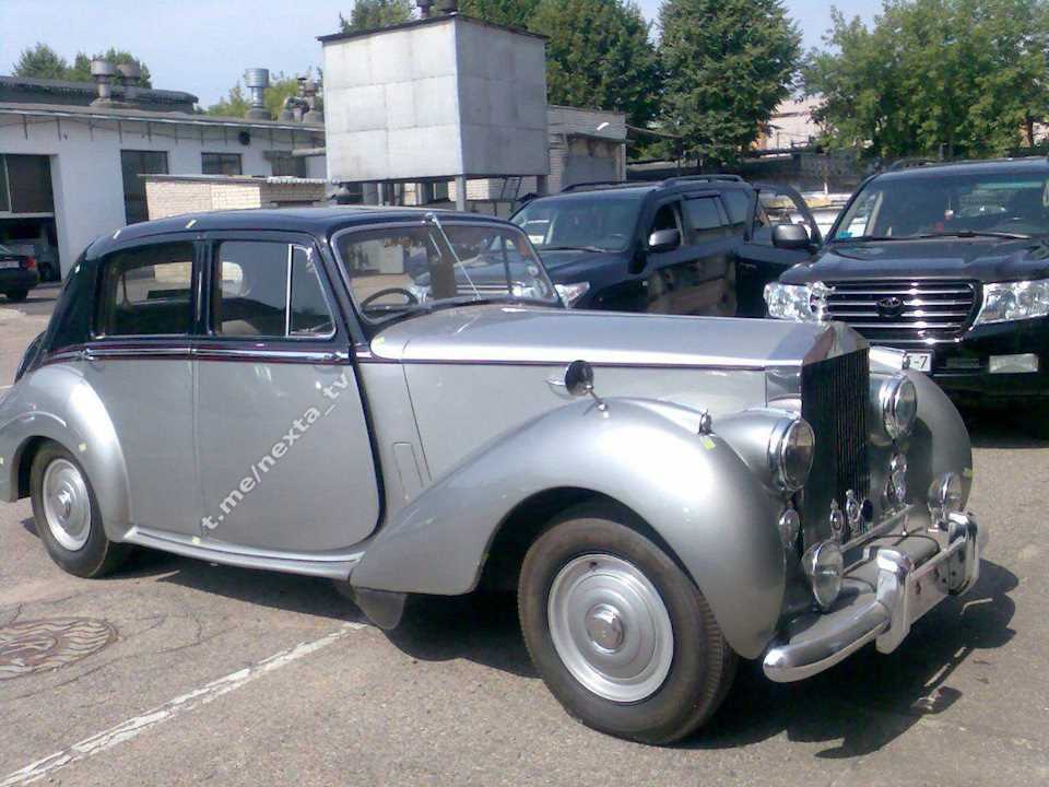 rolls royce silver dawn 1954