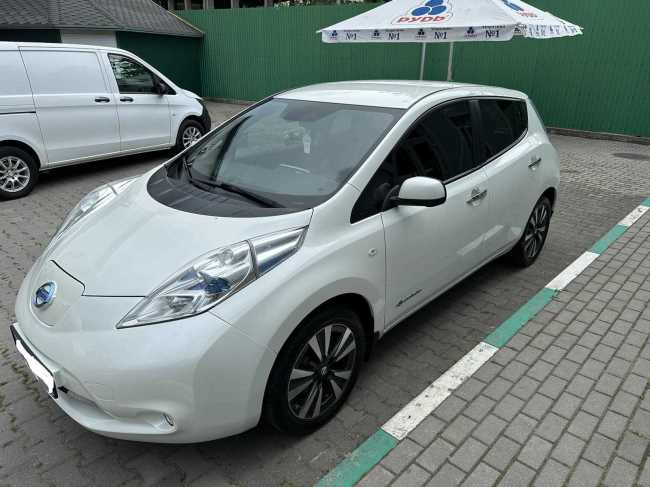 Продаж авто Nissan Leaf 2016 р. Электро  ціна $ 10700 у м. Чернівці