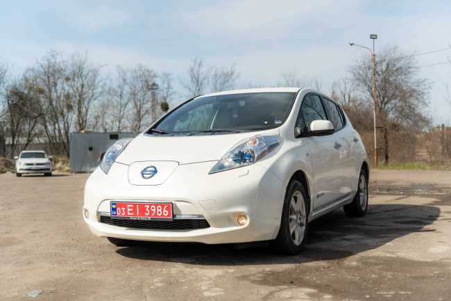 Продаж авто Nissan Leaf 2013 р. Электро  ціна $ 7900 у м. Львів