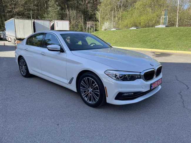 Продаж авто BMW 5 Series 2018 р. Бензин  ціна $ 34999 у м. Львів