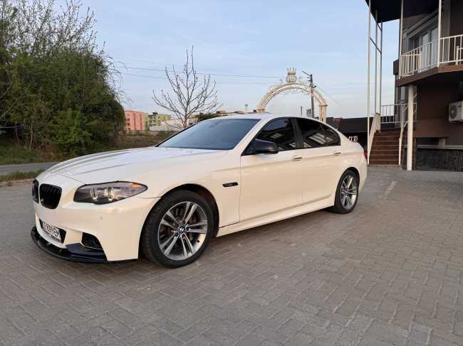 Продаж авто BMW 5 Series 2011 р. Бензин  ціна $ 13990 у м. Чернівці