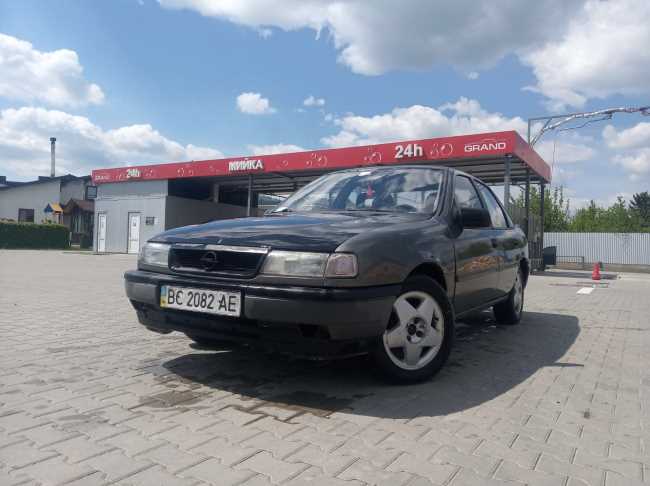 Продаж авто Opel Vectra 1995 р. Бензин 1600 ціна $ 2300 у м. Косів