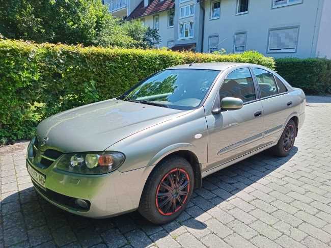 Nissan Almera