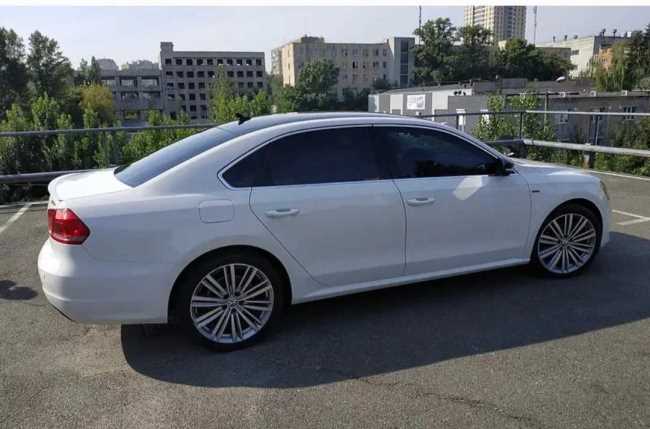 Продаж авто Volkswagen Passat 2014 р. Бензин  ціна $ 11900 у м. Київ