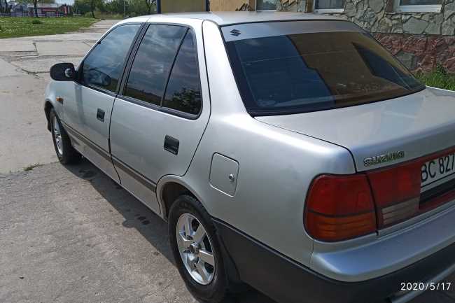 Продаж авто Suzuki Swift 2003 р.   ціна $ 3100 у м. Львів