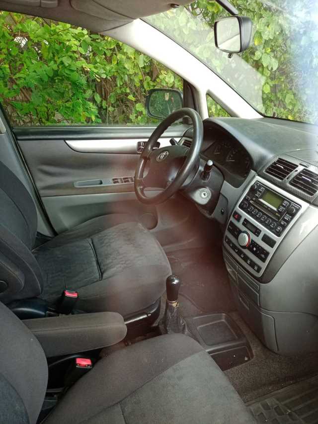 Toyota Avensis Verso