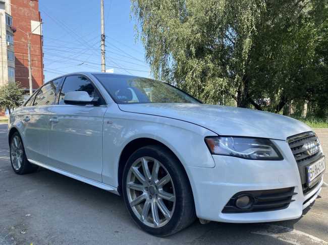 Продаж авто Audi A4 2011 р. Бензин  ціна $ 12500 у м. Чернівці