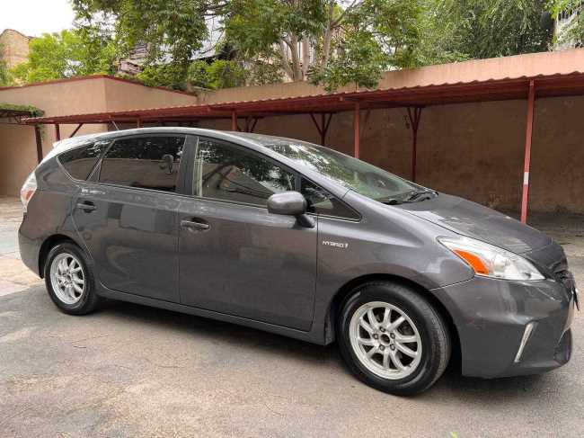 Toyota Prius V