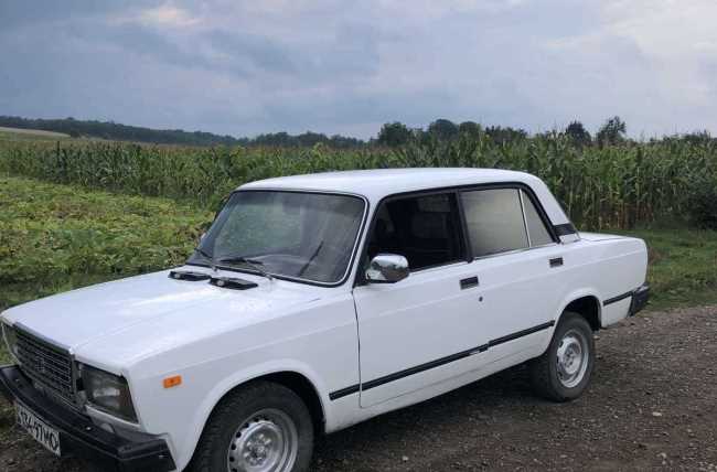 Продаж авто ВАЗ Lada 2107 1993 р. Бензин  ціна $ 700 у м. Чернівці