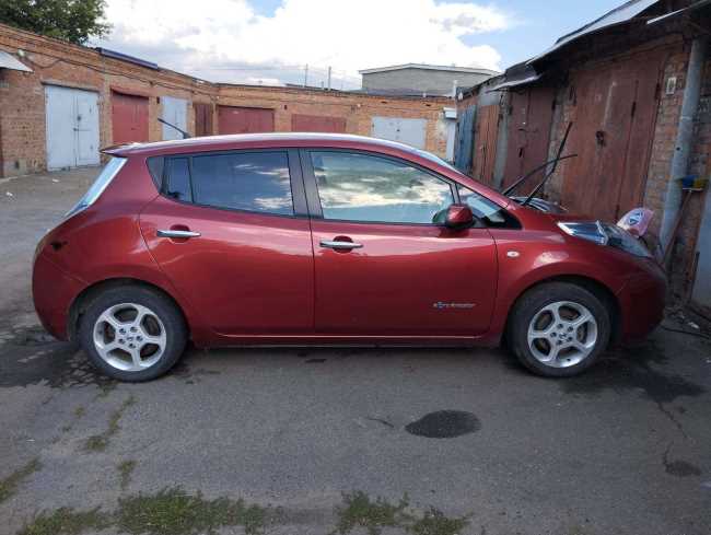 Продаж авто Nissan Leaf 2012 р. Электро  ціна $ 7900 у м. Вінниця