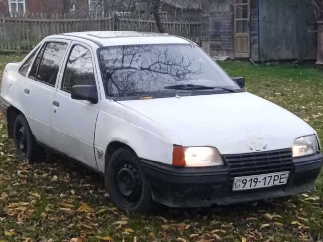 Продаж авто Opel Kadett 1986 р. Бензин  ціна $ 680 у м. Сторожинець