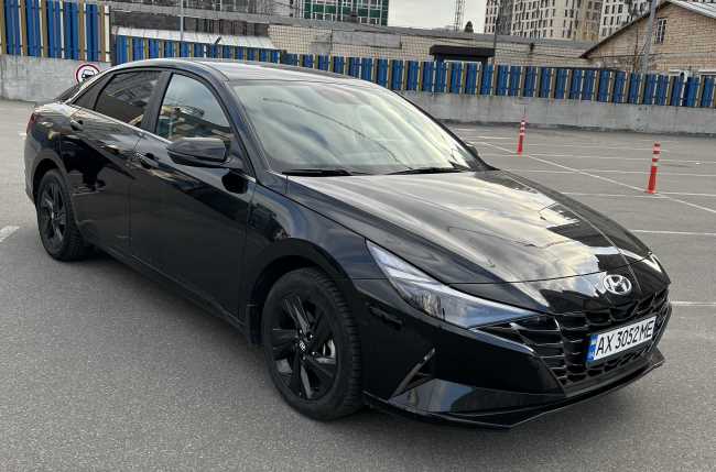 Продаж авто Hyundai Elantra 2021 р. Бензин  ціна $ 20900 у м. Київ