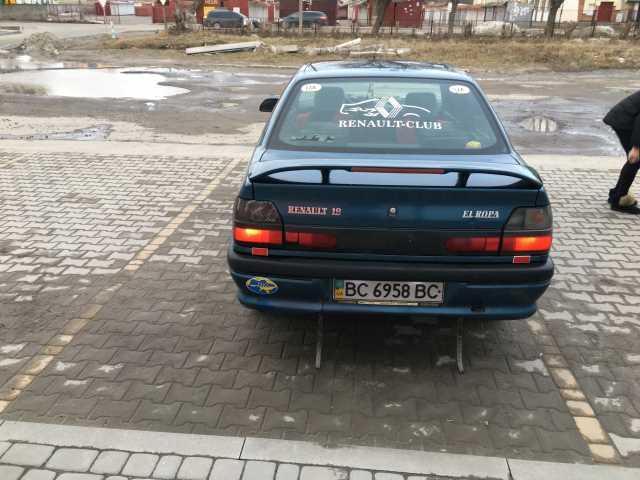 Renault 19