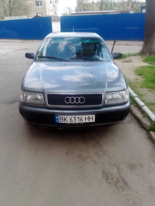 Audi 100