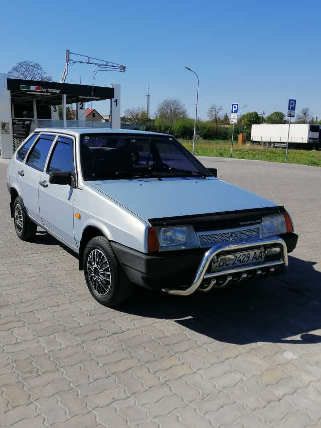 Продаж авто ВАЗ Lada 2109 2004 р. Бензин  ціна $ 2200 у м. Радехів