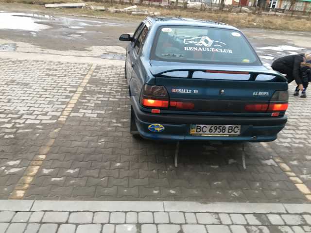 Renault 19