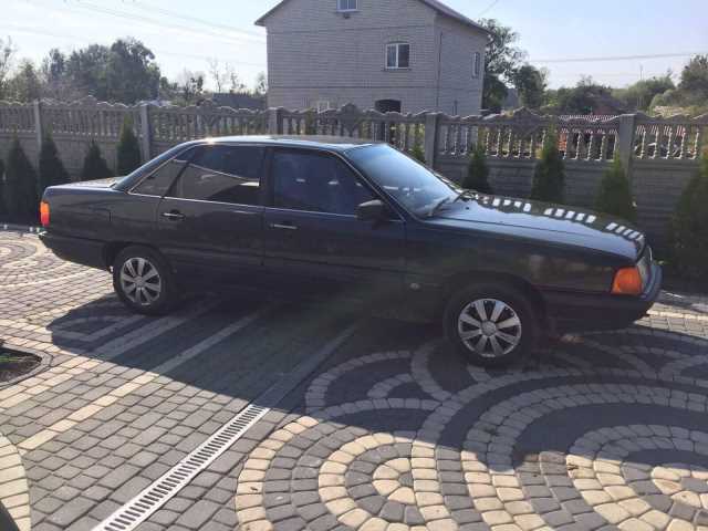 Audi 100