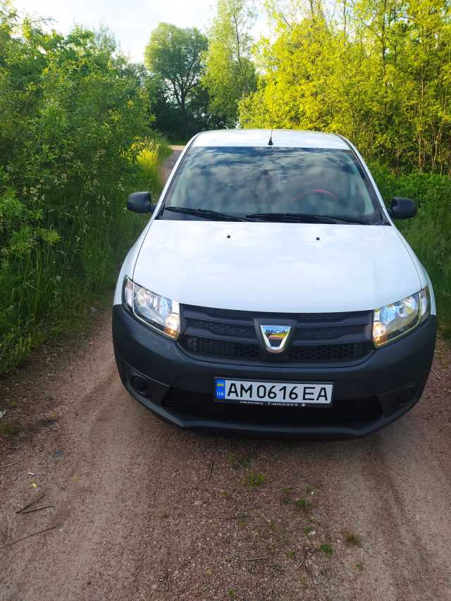 Продажа автомобиля Dacia Sandero 2013 г. Газ/Бензин  цена $ 5500 в г. Черняхов